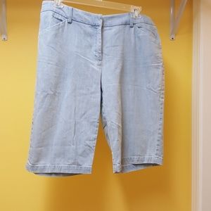 Like new Jones New York Bermuda shorts size 14w